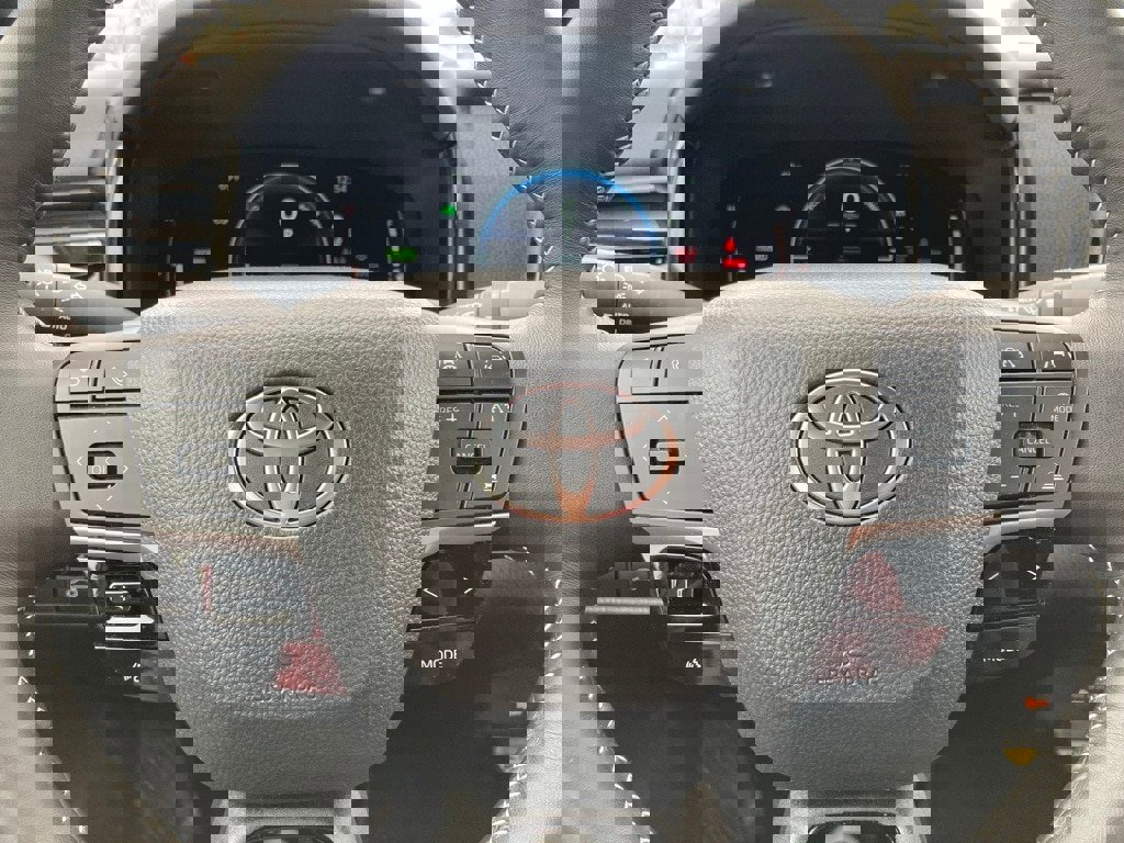 Used 2025 Toyota Camry SE image 16