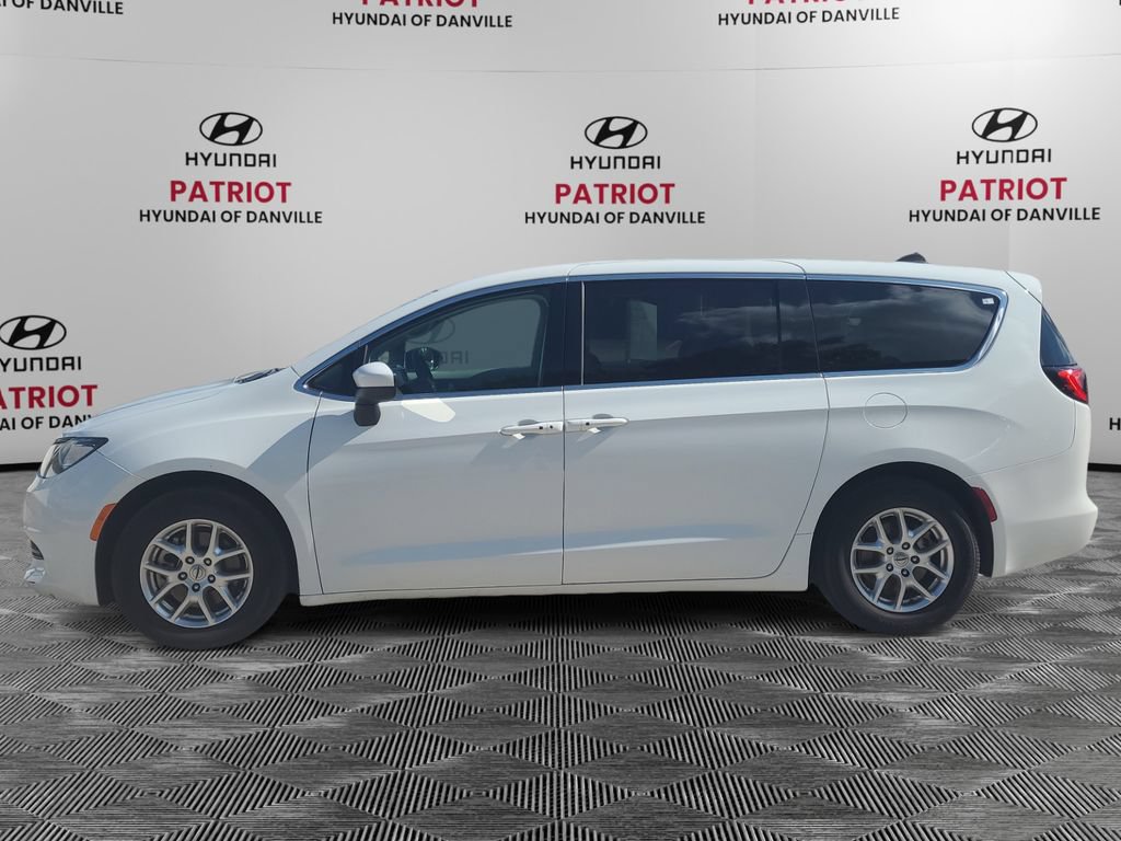 Used 2023 Chrysler Voyager LX FWD image 6