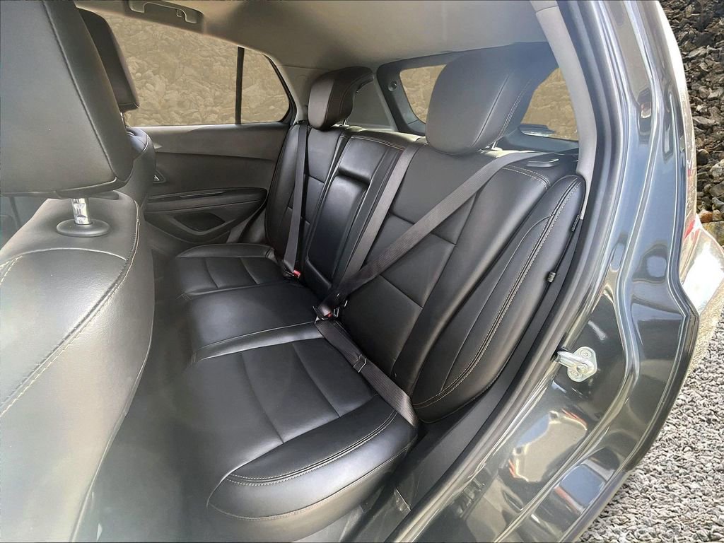 Used 2020 Chevrolet Trax Premier image 24