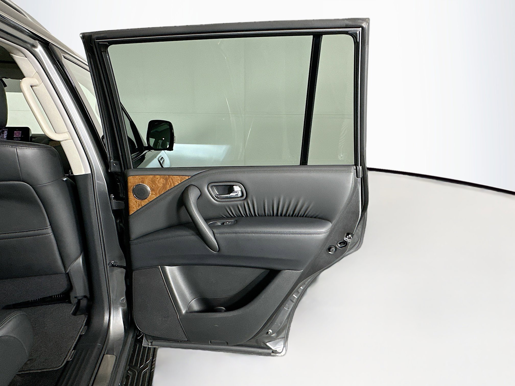 Used 2024 Nissan Armada SL w/ Captain's Chairs Package image 32