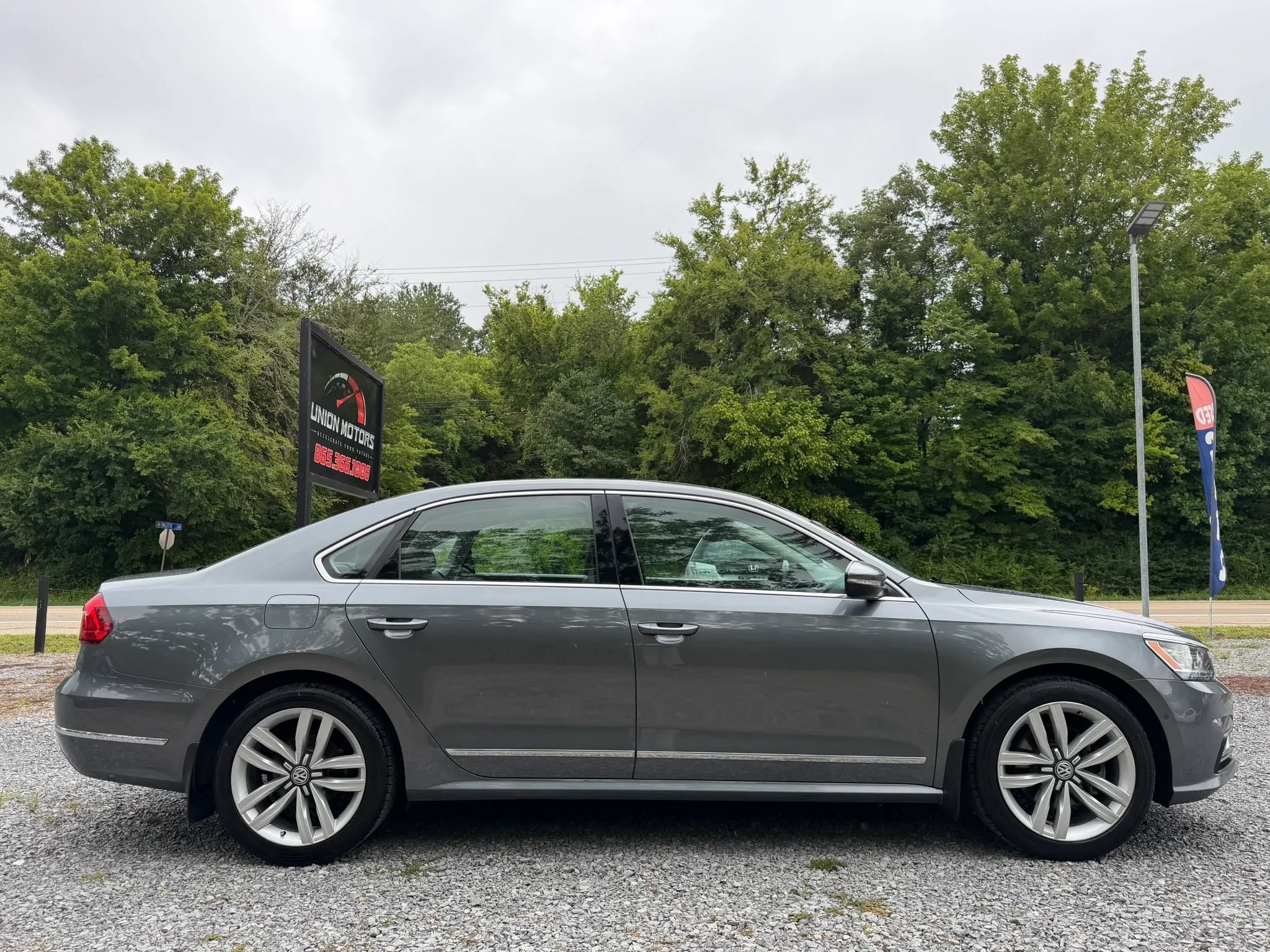 Used 2016 Volkswagen Passat 3.6 SEL Premium FWD image 7