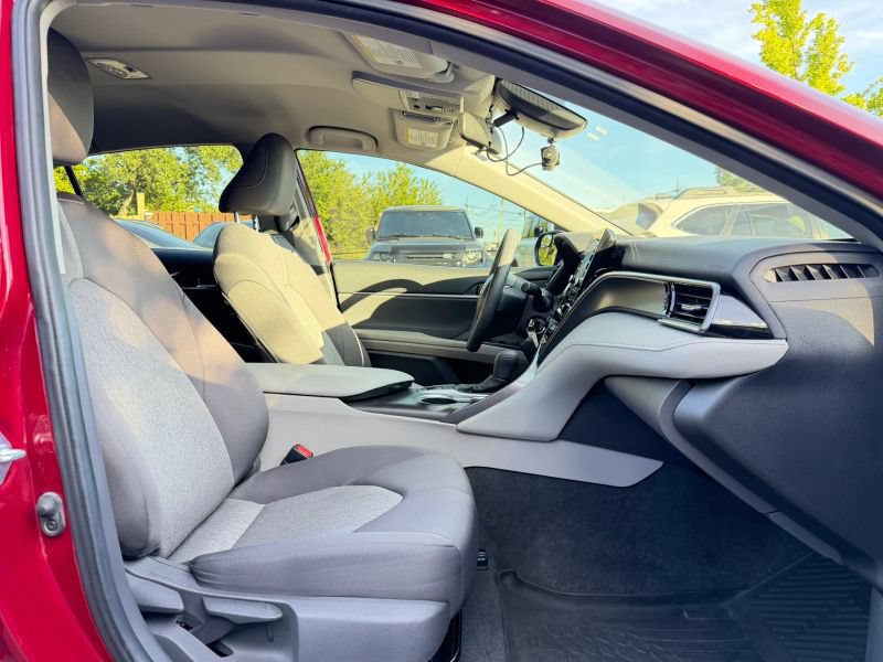 Used 2021 Toyota Camry LE AWD/4WD image 28