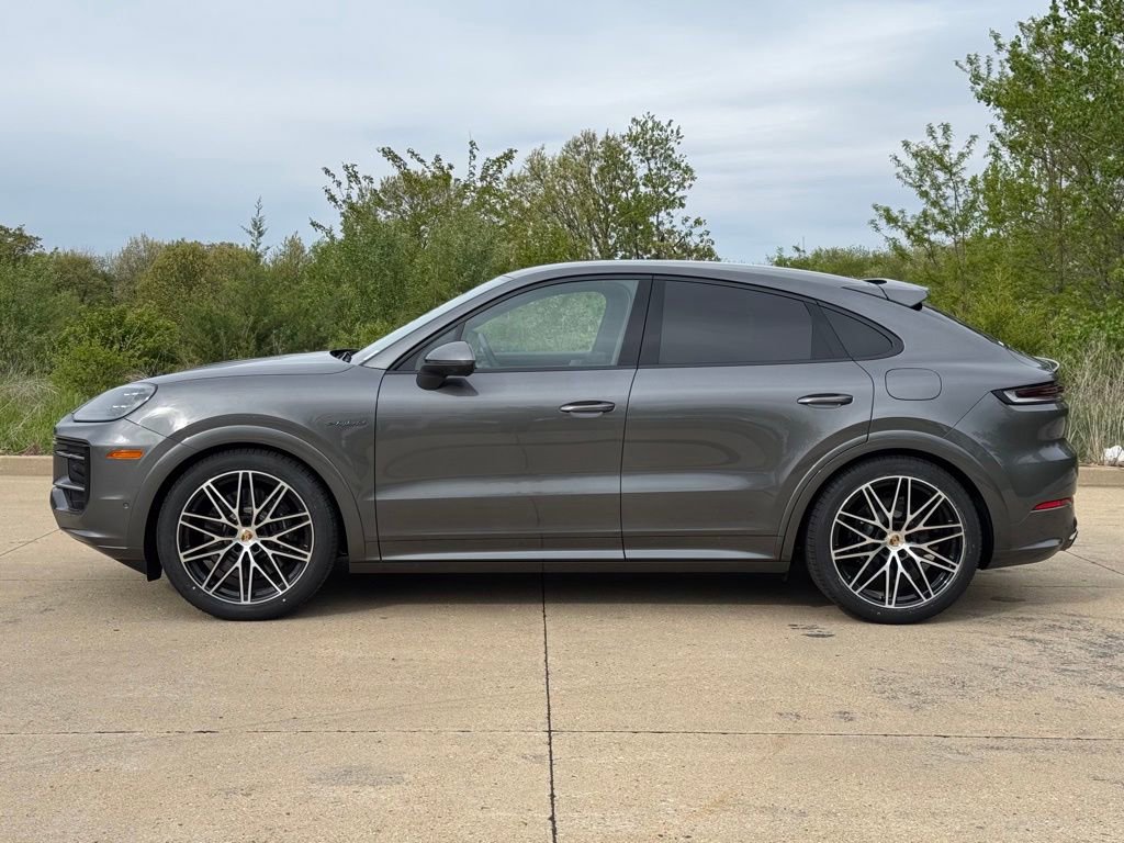 Used 2025 Porsche Cayenne E-Hybrid Coupe AWD/4WD image 2