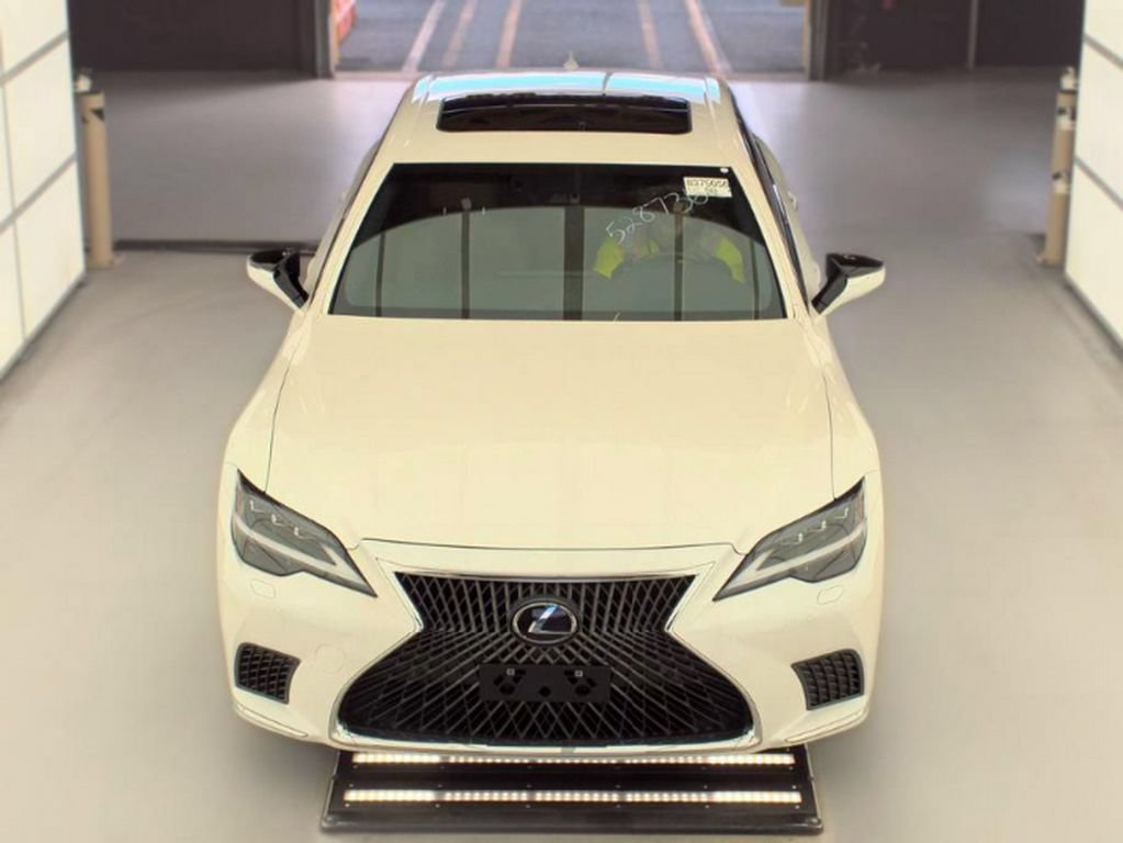 Used 2022 Lexus LS 500 w/ Accessory Package (Z2) RWD image 3