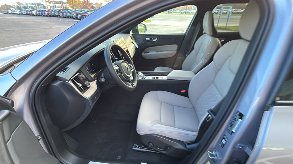 New 2027 Volvo XC60 B5 Plus AWD/4WD image 24