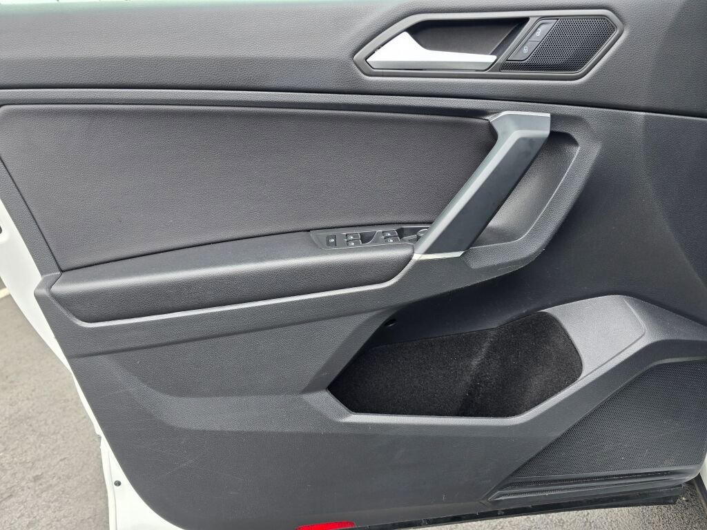 Used 2020 Volkswagen Tiguan SE image 21