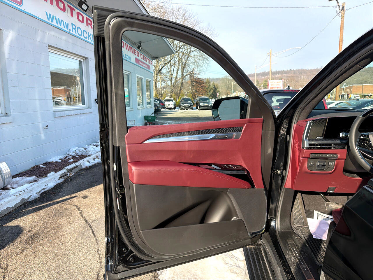 Used 2025 Cadillac Escalade ESV Sport w/ Touring Package image 17