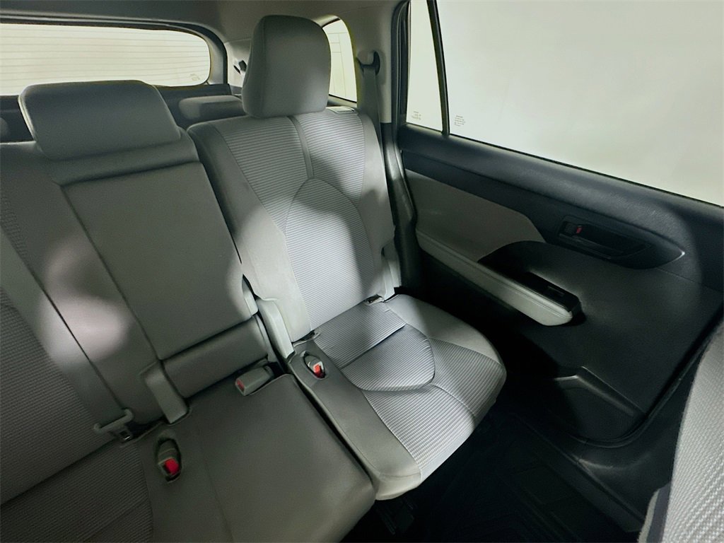 Used 2022 Toyota Highlander LE image 14