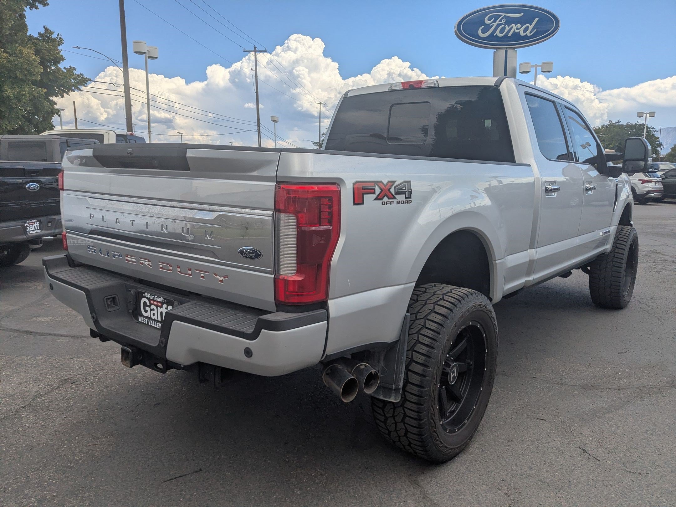 Used 2019 Ford F350 Platinum w/ Platinum Ultimate Package AWD/4WD image 3