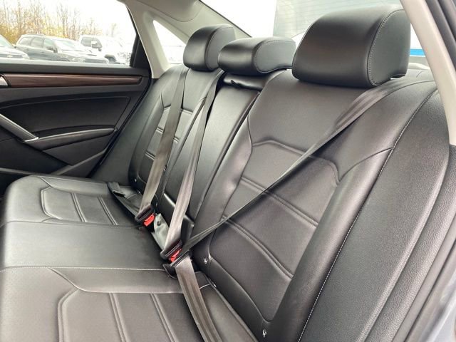 Used 2022 Volkswagen Passat 2.0T image 18