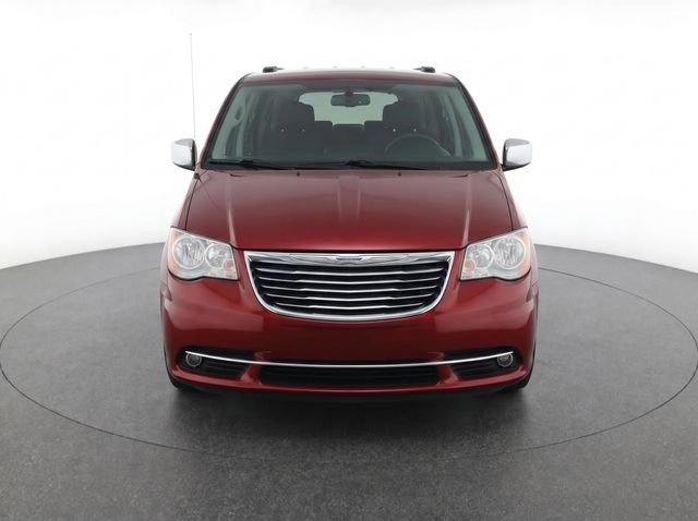 Used 2014 Chrysler Town & Country Limited w/ Luxury Group FWD image 5
