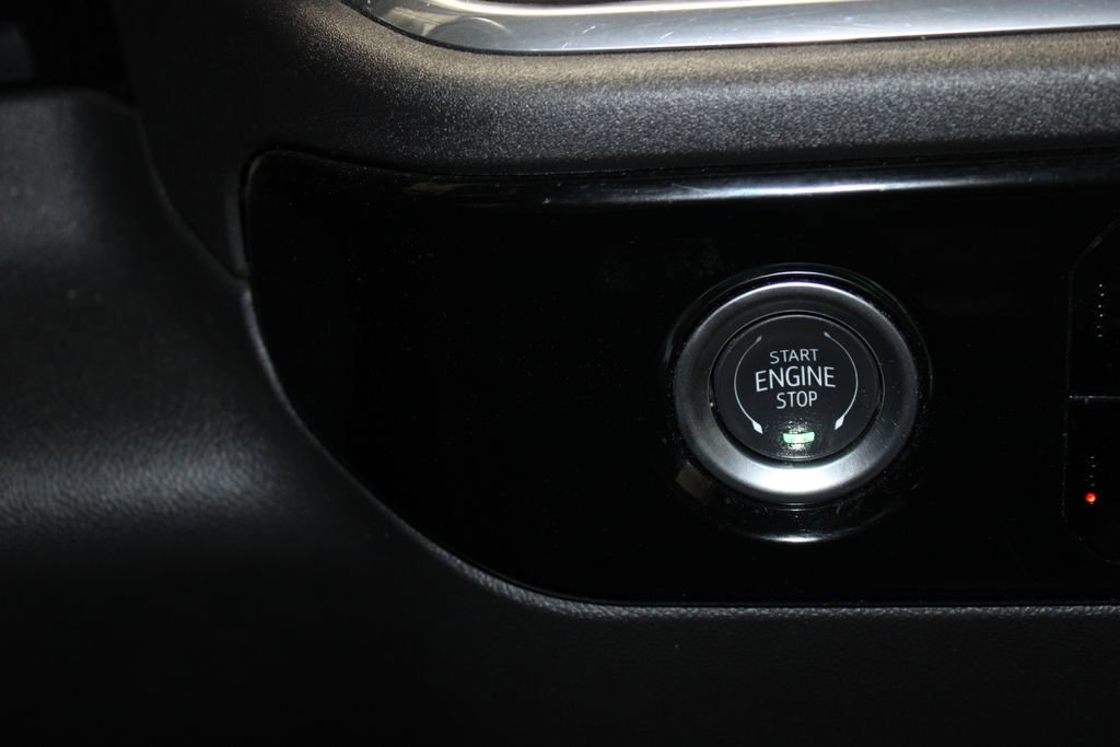 Used 2024 GMC Sierra 1500 SLT image 40