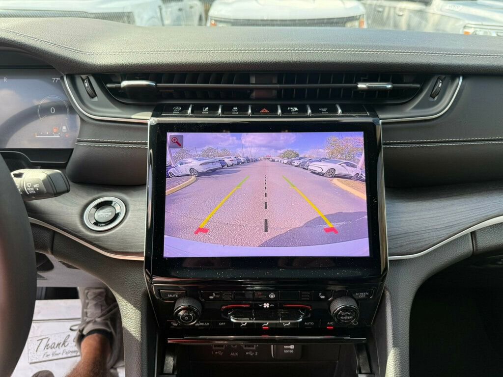 Used 2024 Jeep Grand Cherokee Limited image 7