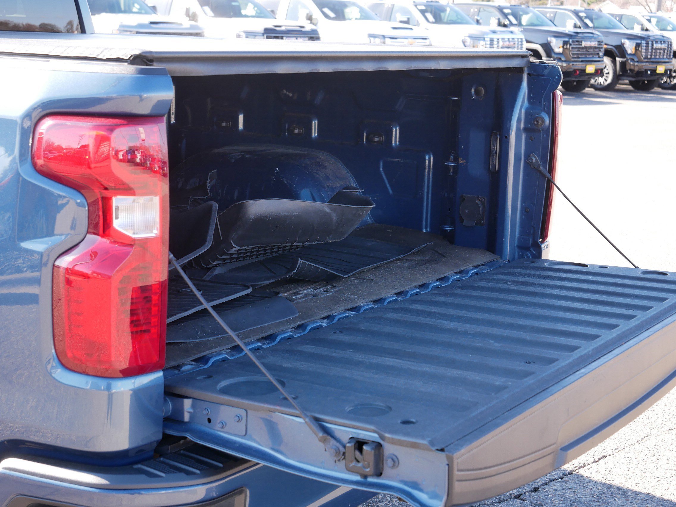 Used 2024 Chevrolet Silverado 1500 Custom image 18