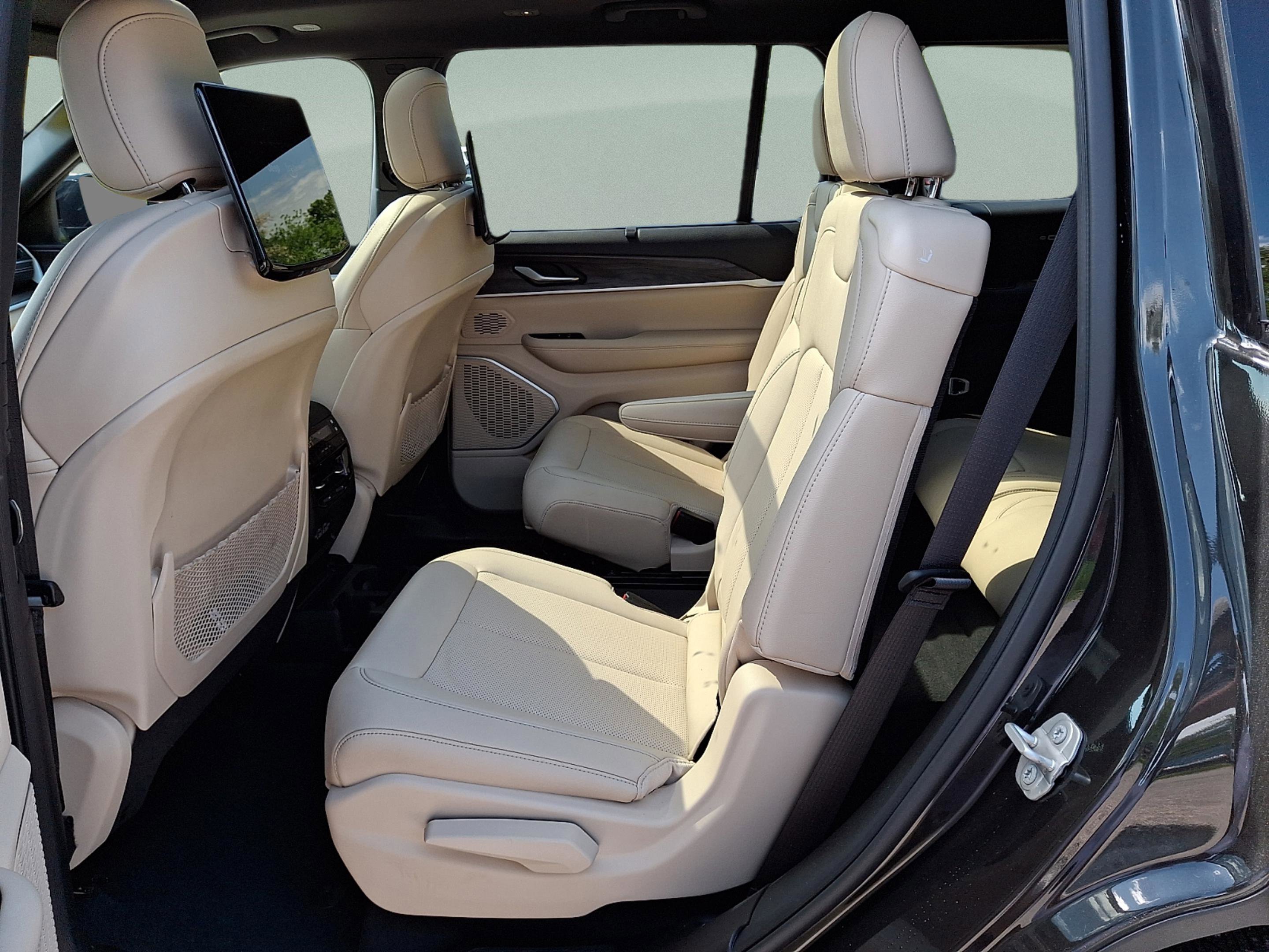 Used 2023 Jeep Grand Cherokee L Limited w/ Luxury Tech Group II AWD/4WD image 8
