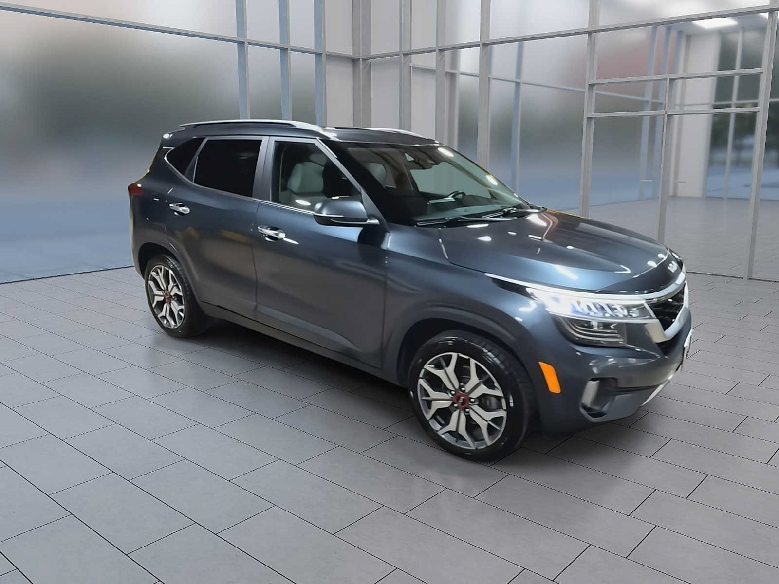 Used 2022 Kia Seltos SX w/ Sunroof Package AWD/4WD image 2