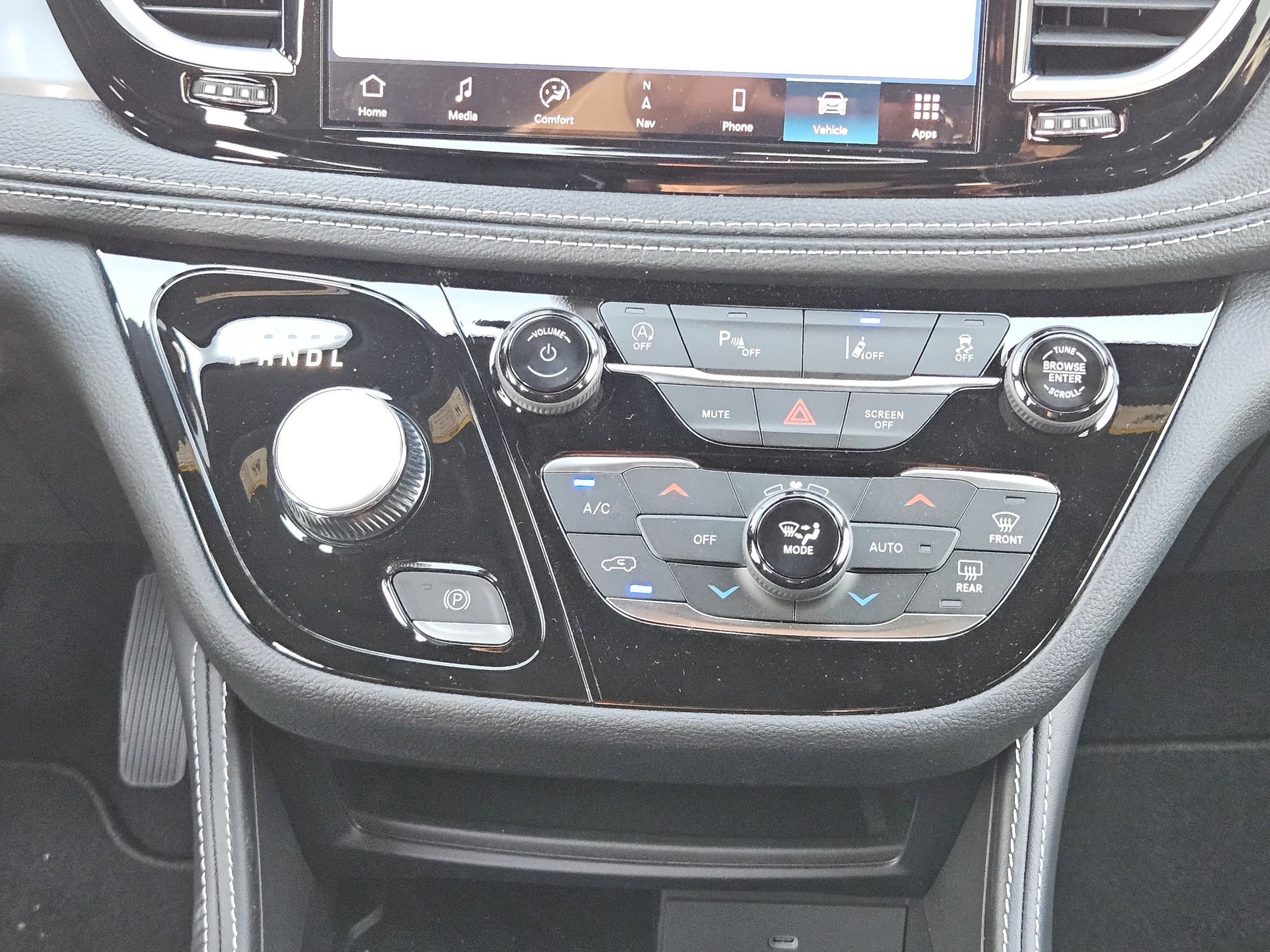 New 2026 Chrysler Pacifica Limited w/ S Appearance Package image 17