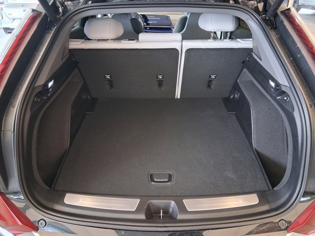 New 2025 Cadillac Optiq Luxury 1 w/ LPO, ONYX Package image 6
