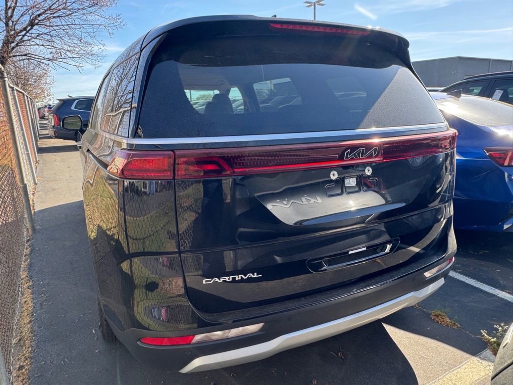Certified 2024 Kia Carnival LX image 7