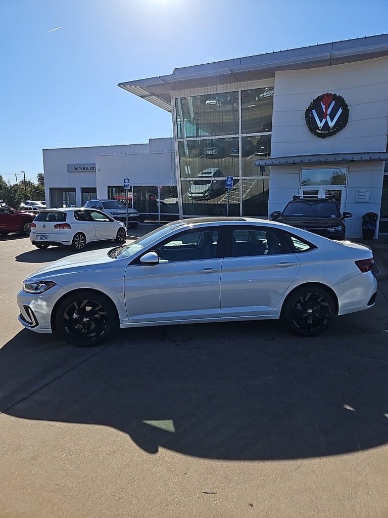 New 2026 Volkswagen Jetta SE image 8