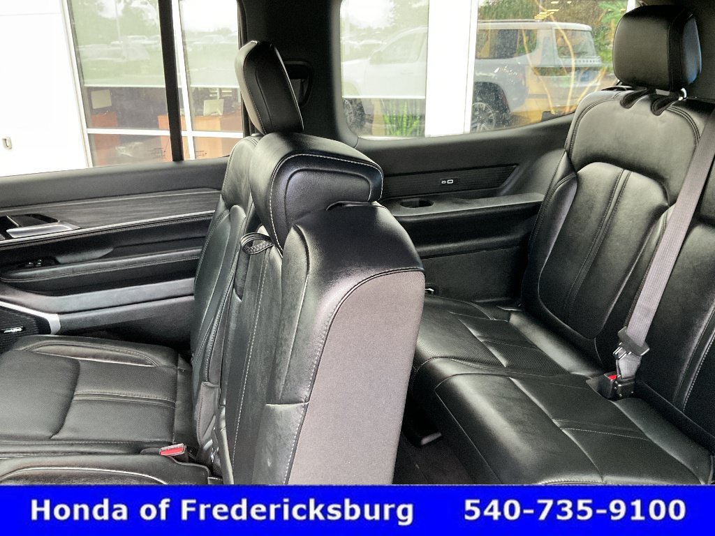 Used 2024 Jeep Wagoneer Series II w/ Flexible Seating Group AWD/4WD image 27
