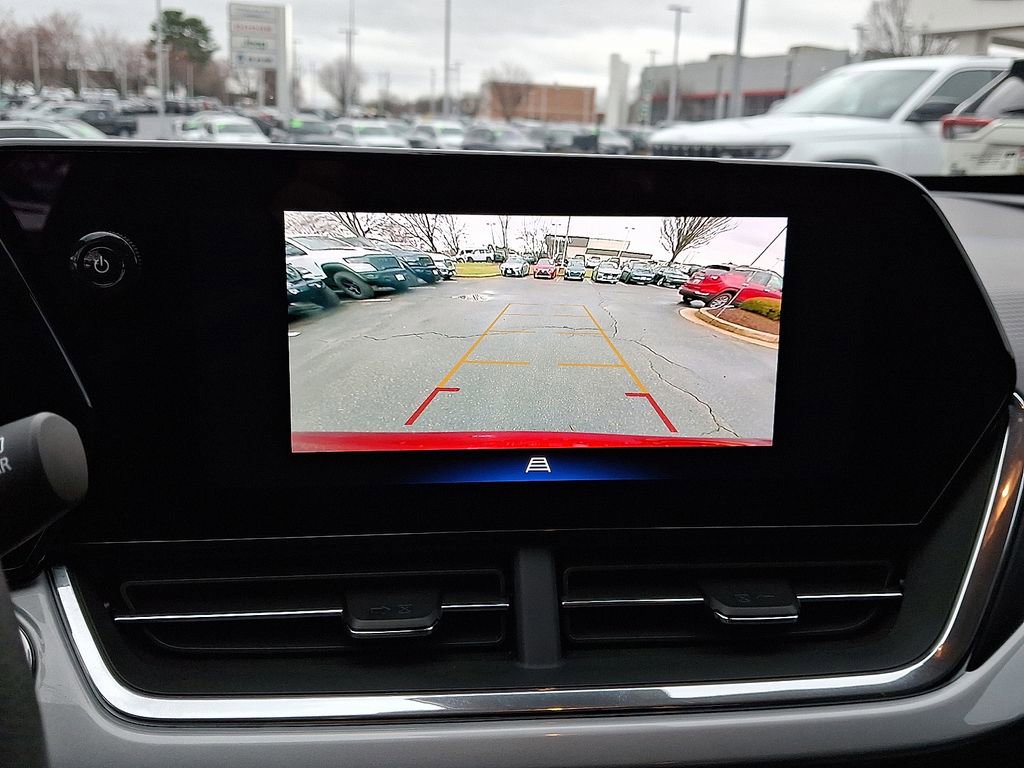 Used 2025 Chevrolet Trax LT image 17