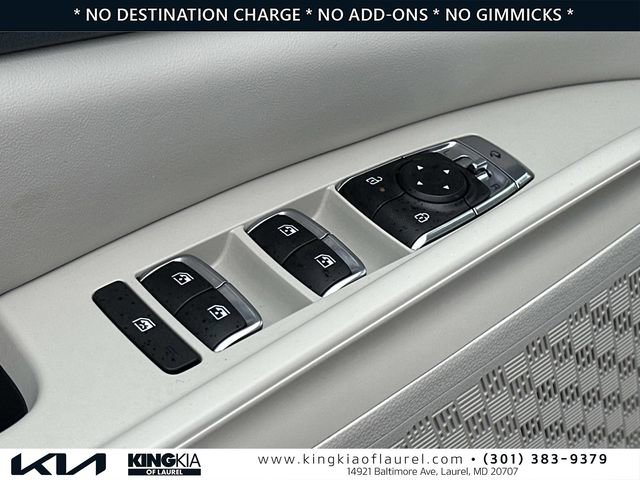 Used 2025 Kia Carnival EX image 20