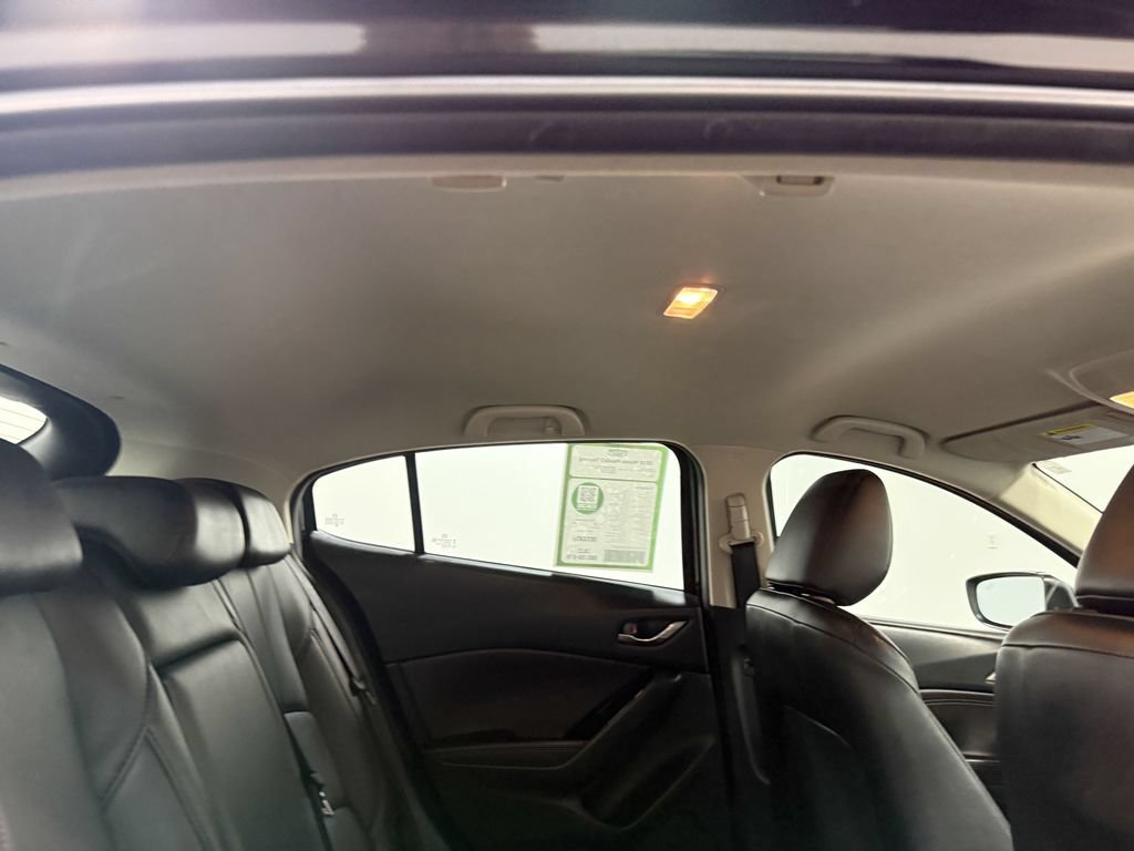 Used 2018 MAZDA MAZDA3 Touring FWD image 16