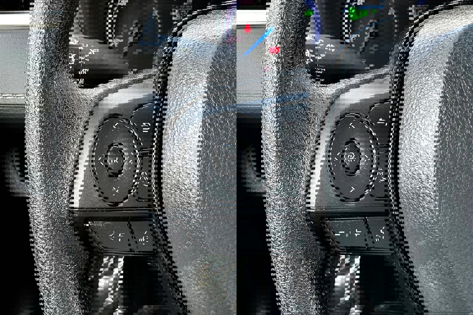 Used 2025 Toyota RAV4 XLE image 17