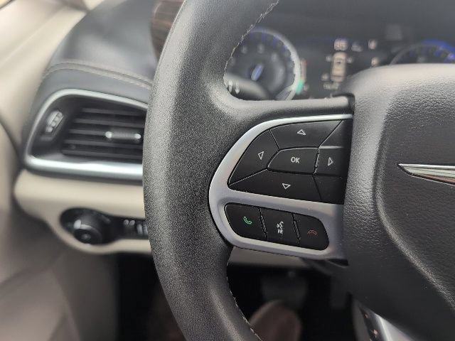 Used 2023 Chrysler Pacifica Limited FWD image 8