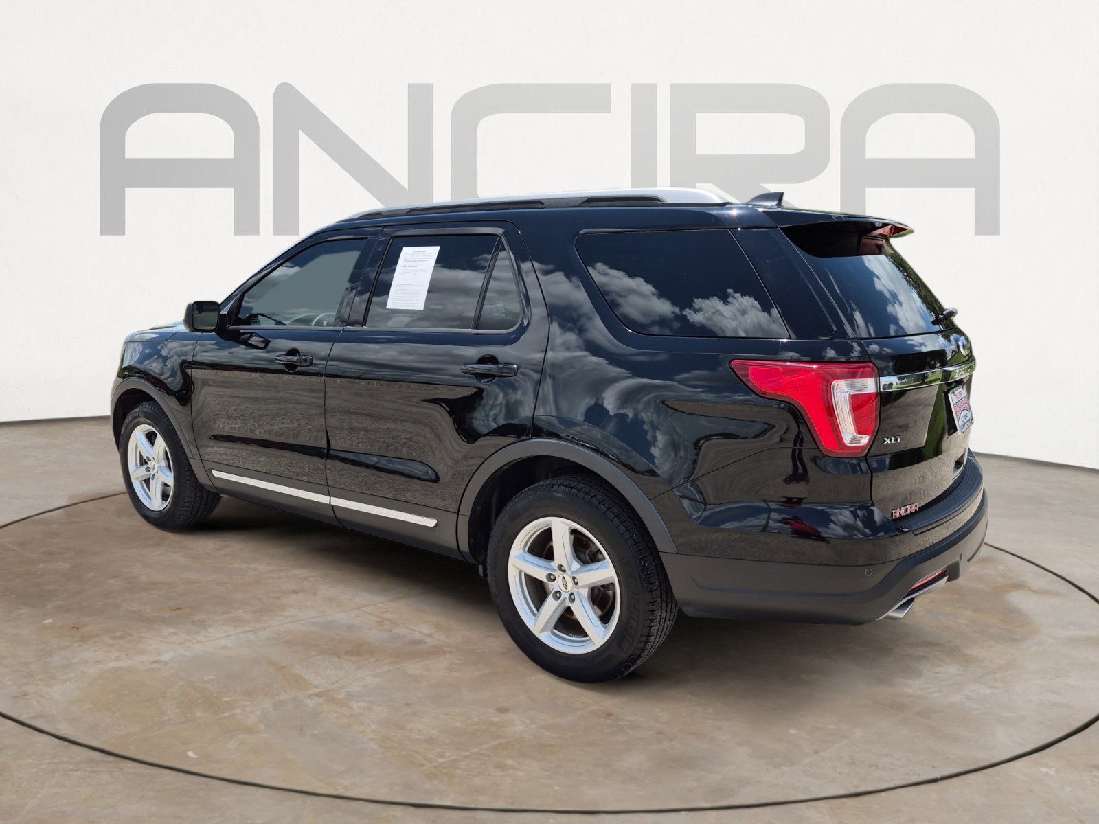 Used 2018 Ford Explorer XLT FWD image 7