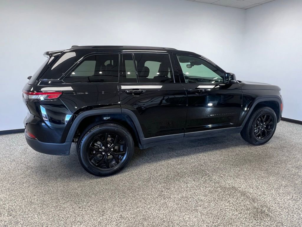 Used 2024 Jeep Grand Cherokee Altitude image 21