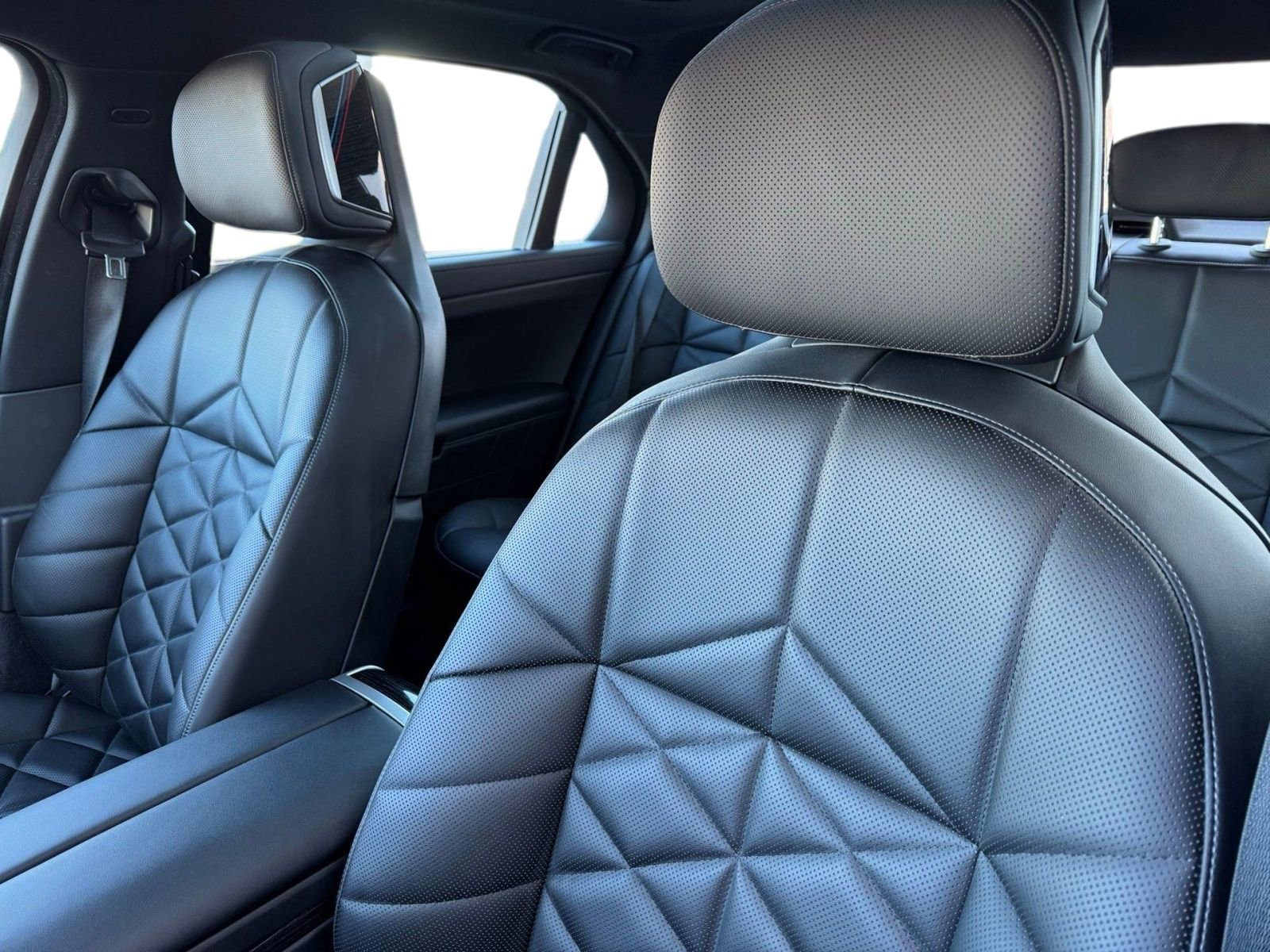 Used 2025 BMW 740i xDrive image 13