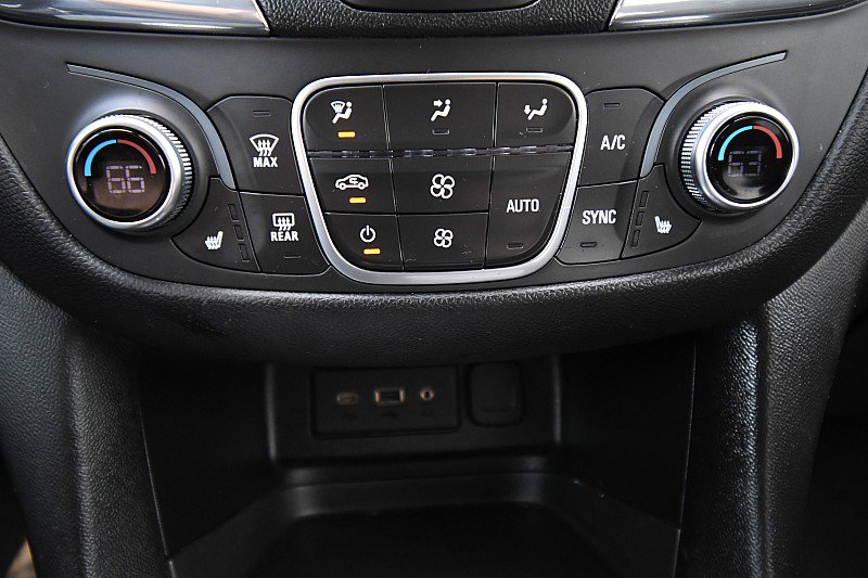 Used 2020 Chevrolet Equinox LT image 18