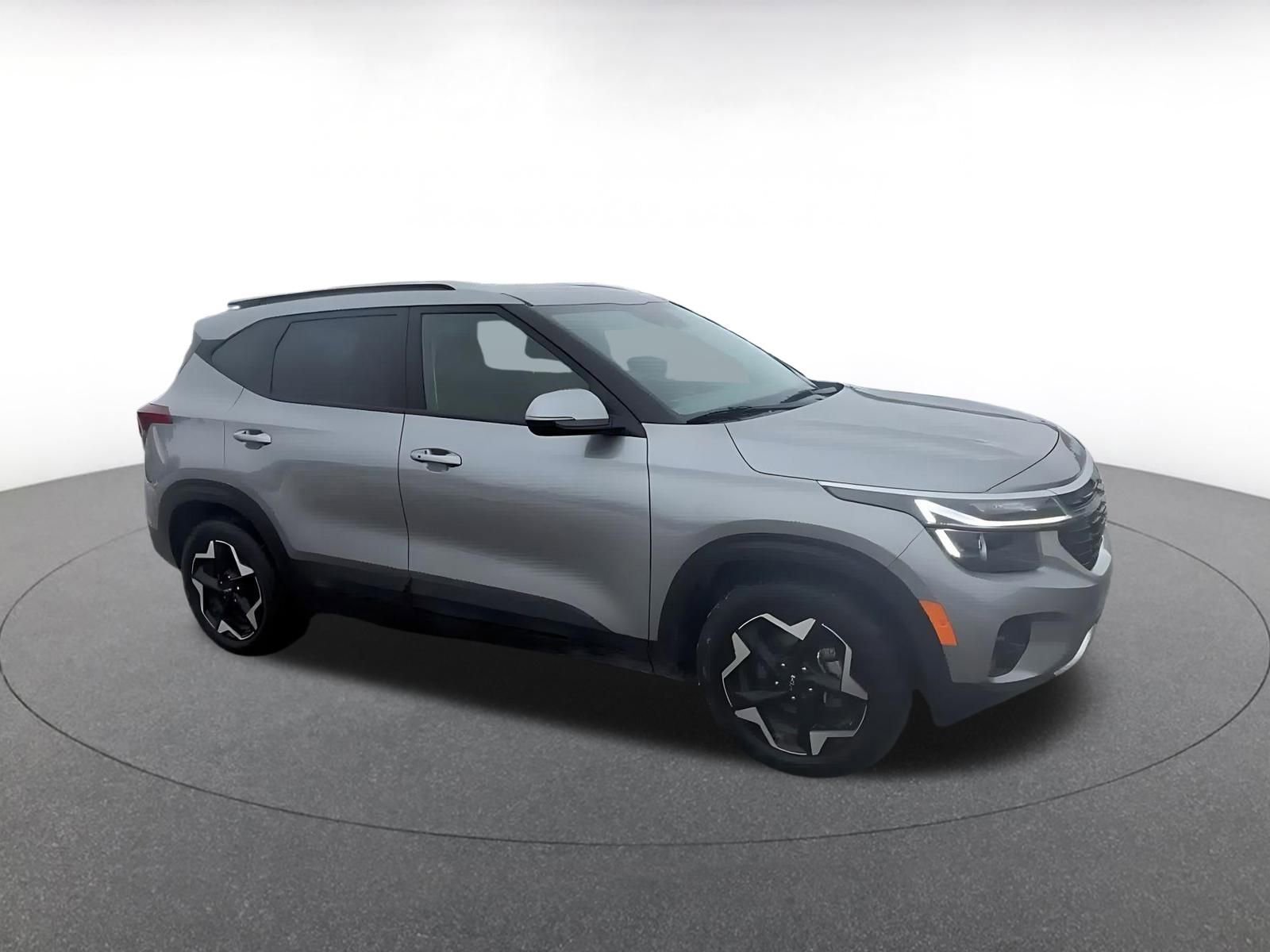 Used 2025 Kia Seltos S image 2