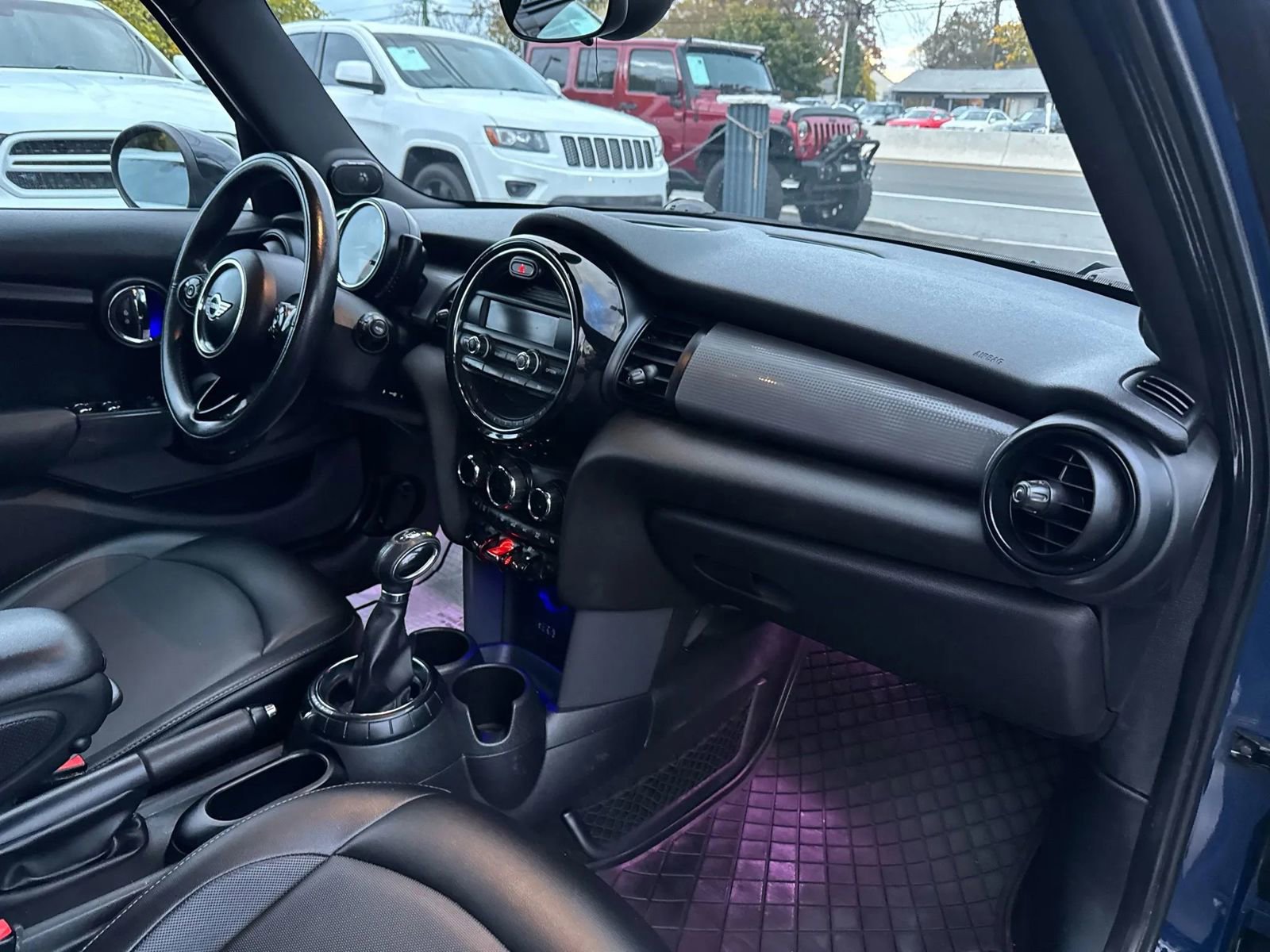 Used 2015 MINI Cooper 4-Door Hardtop image 24