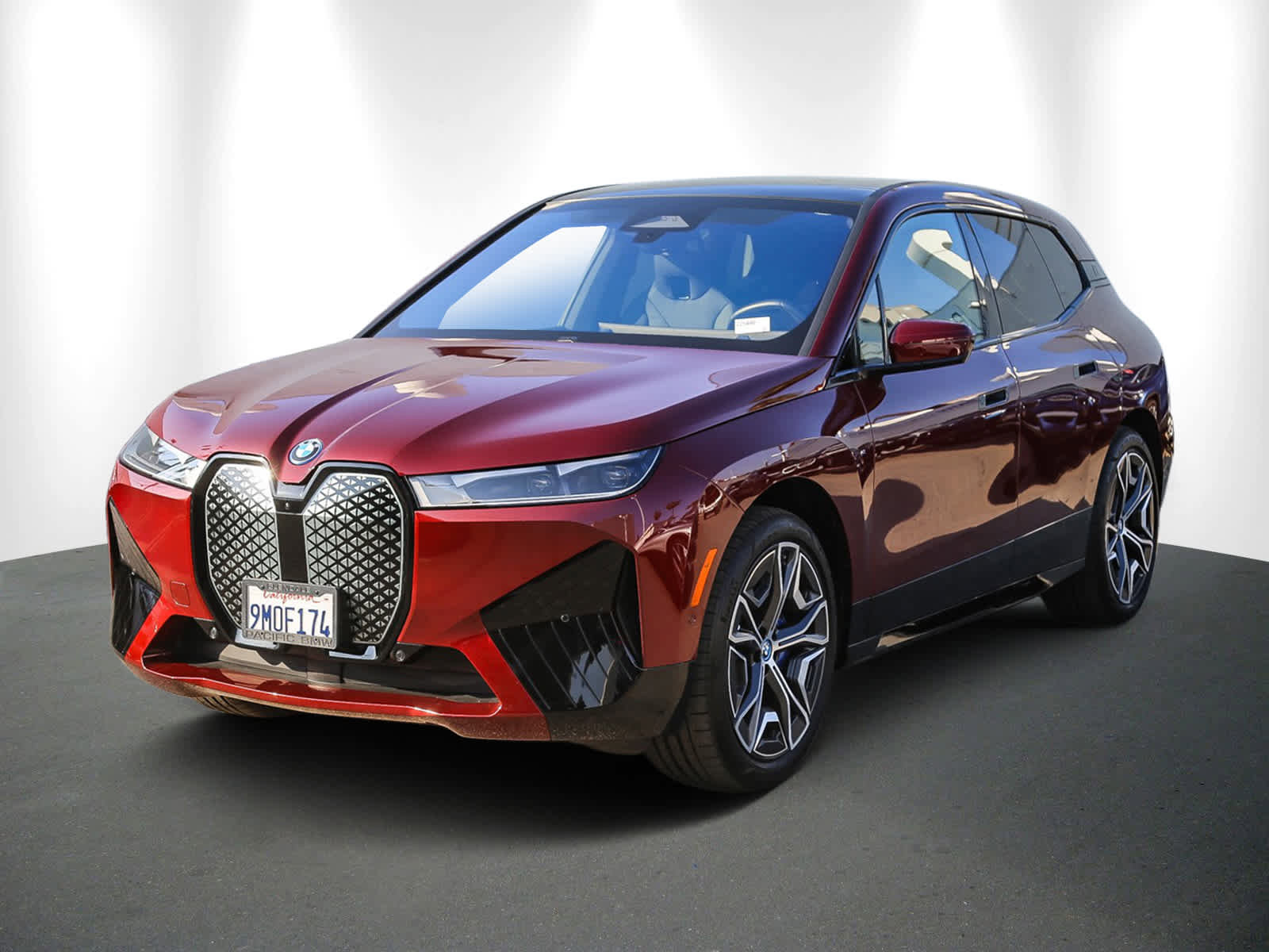 Used 2025 BMW iX xDrive50 w/ Sport Package image 3