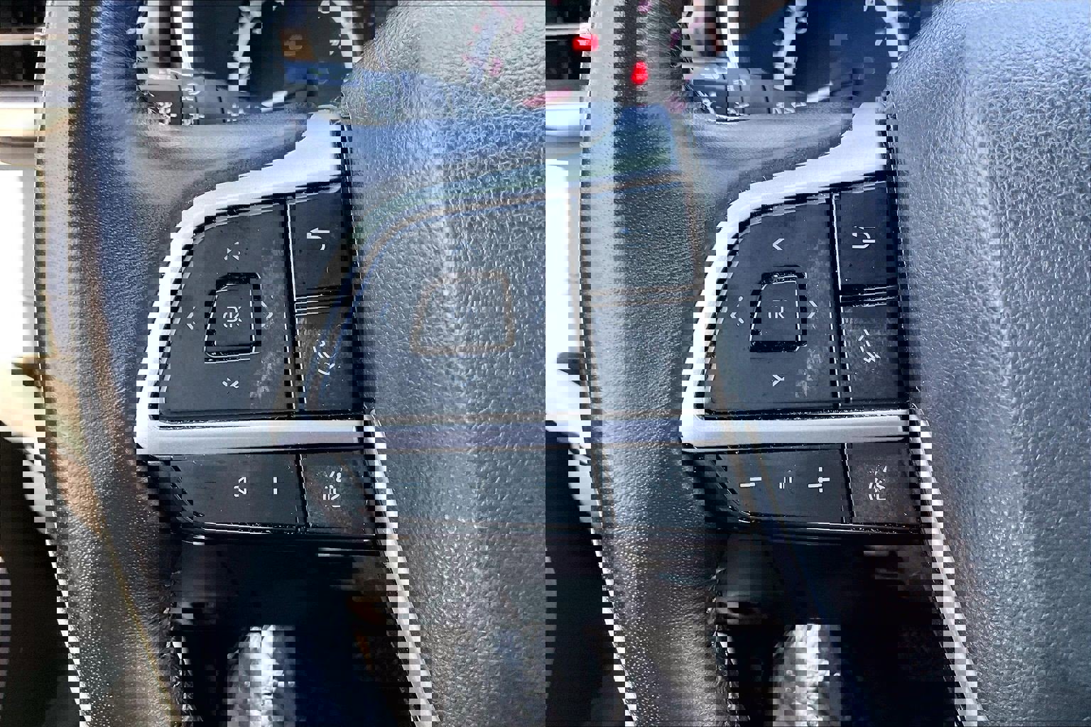 Used 2023 Toyota Highlander XLE image 17