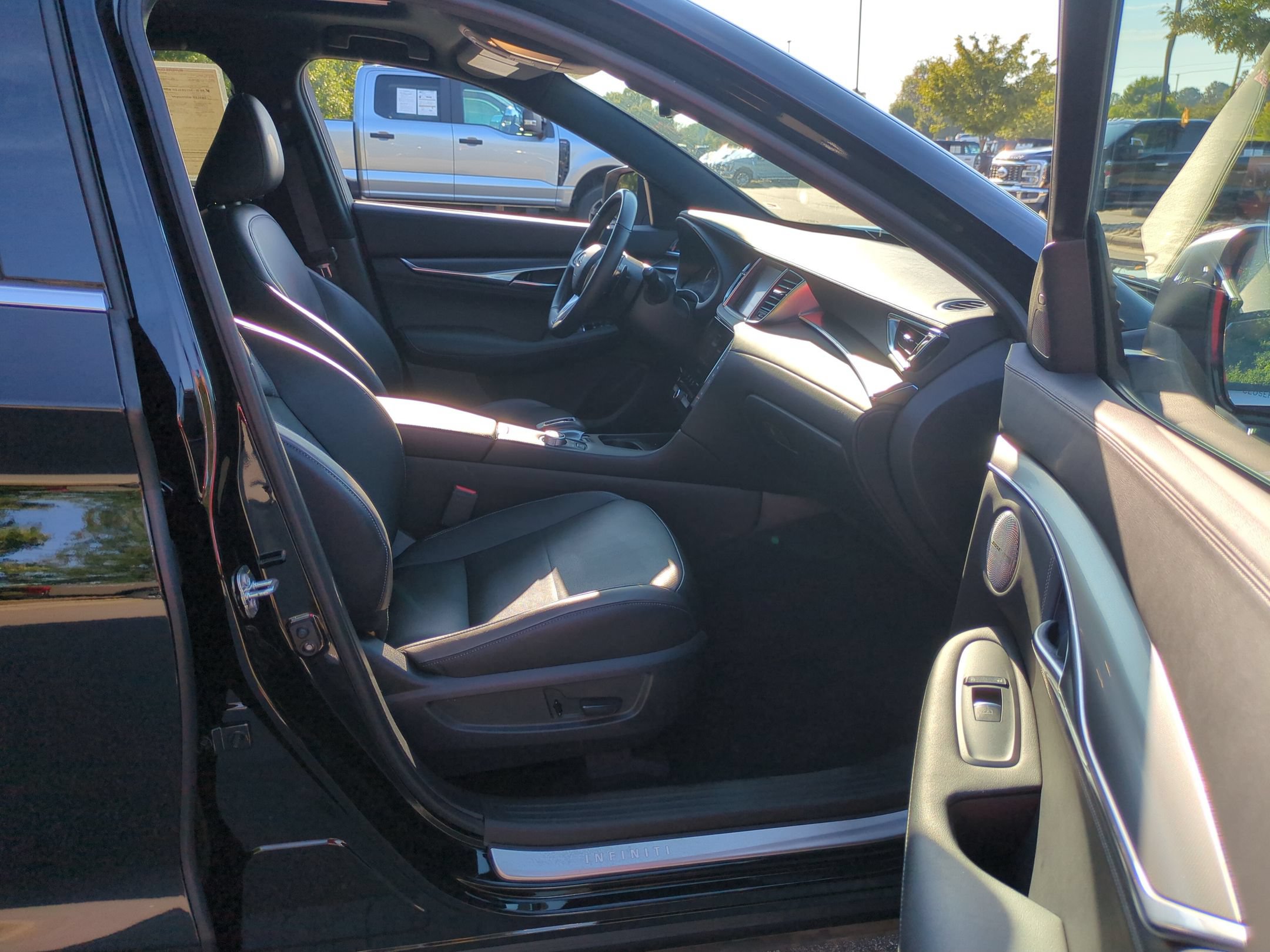 Used 2025 INFINITI QX55 Essential AWD/4WD image 38