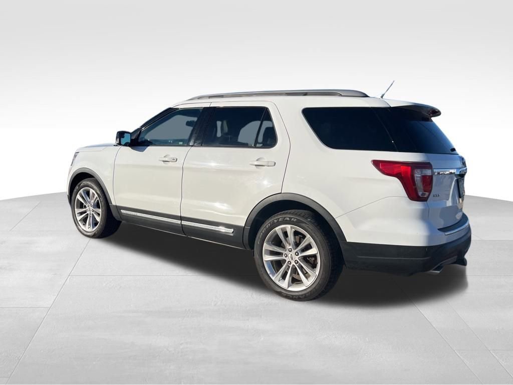 Used 2018 Ford Explorer XLT w/ Equipment Group 202A image 9