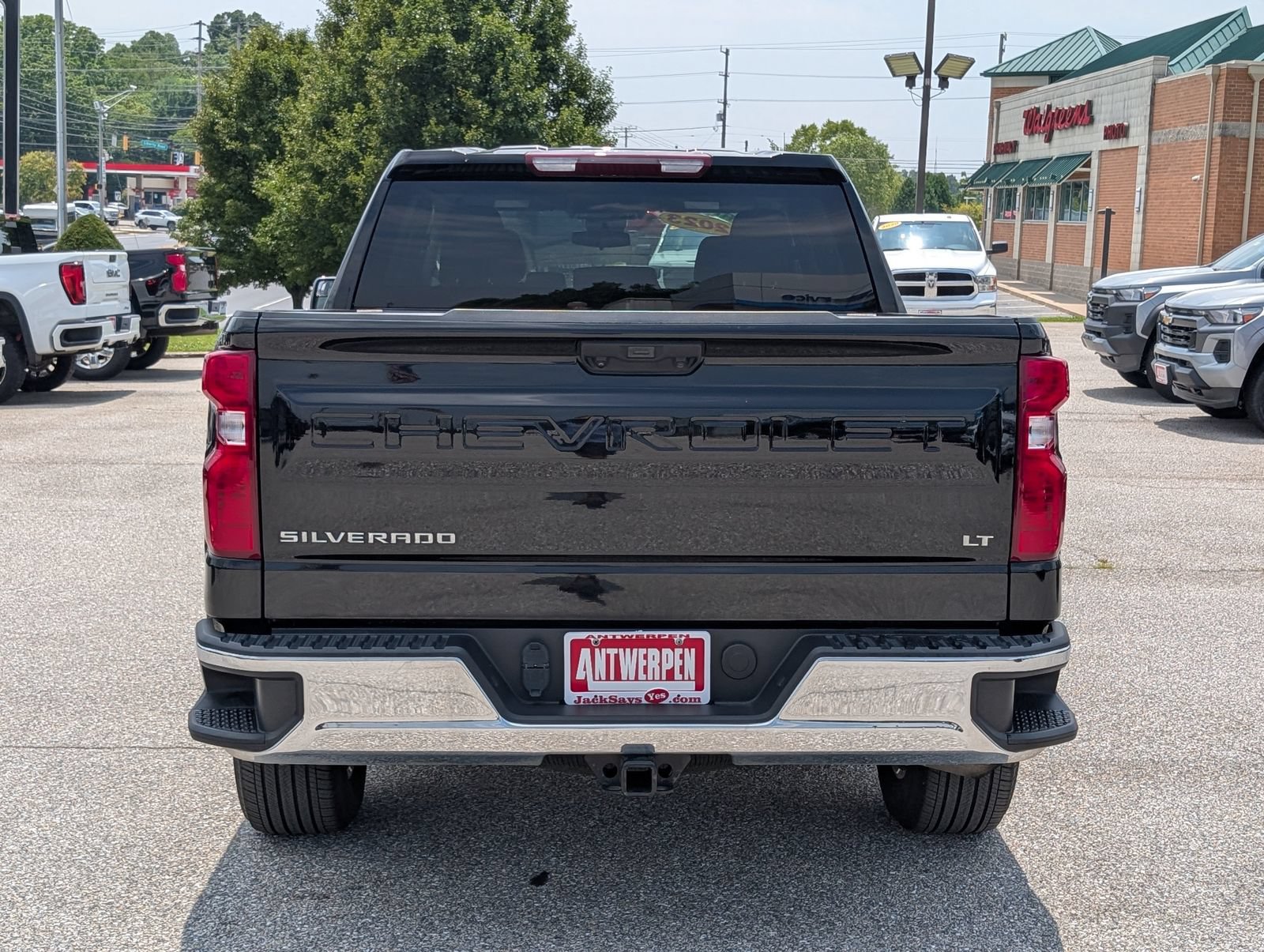 Used 2023 Chevrolet Silverado 1500 LT AWD/4WD image 4