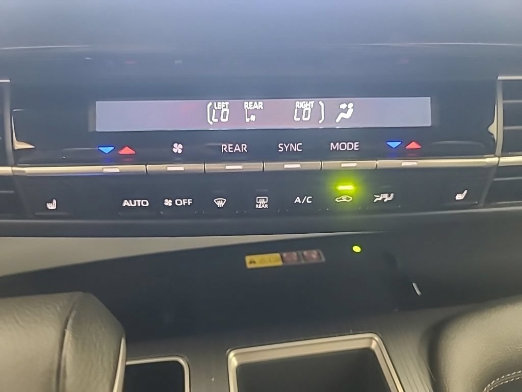 Used 2025 Toyota Sienna XLE FWD image 39