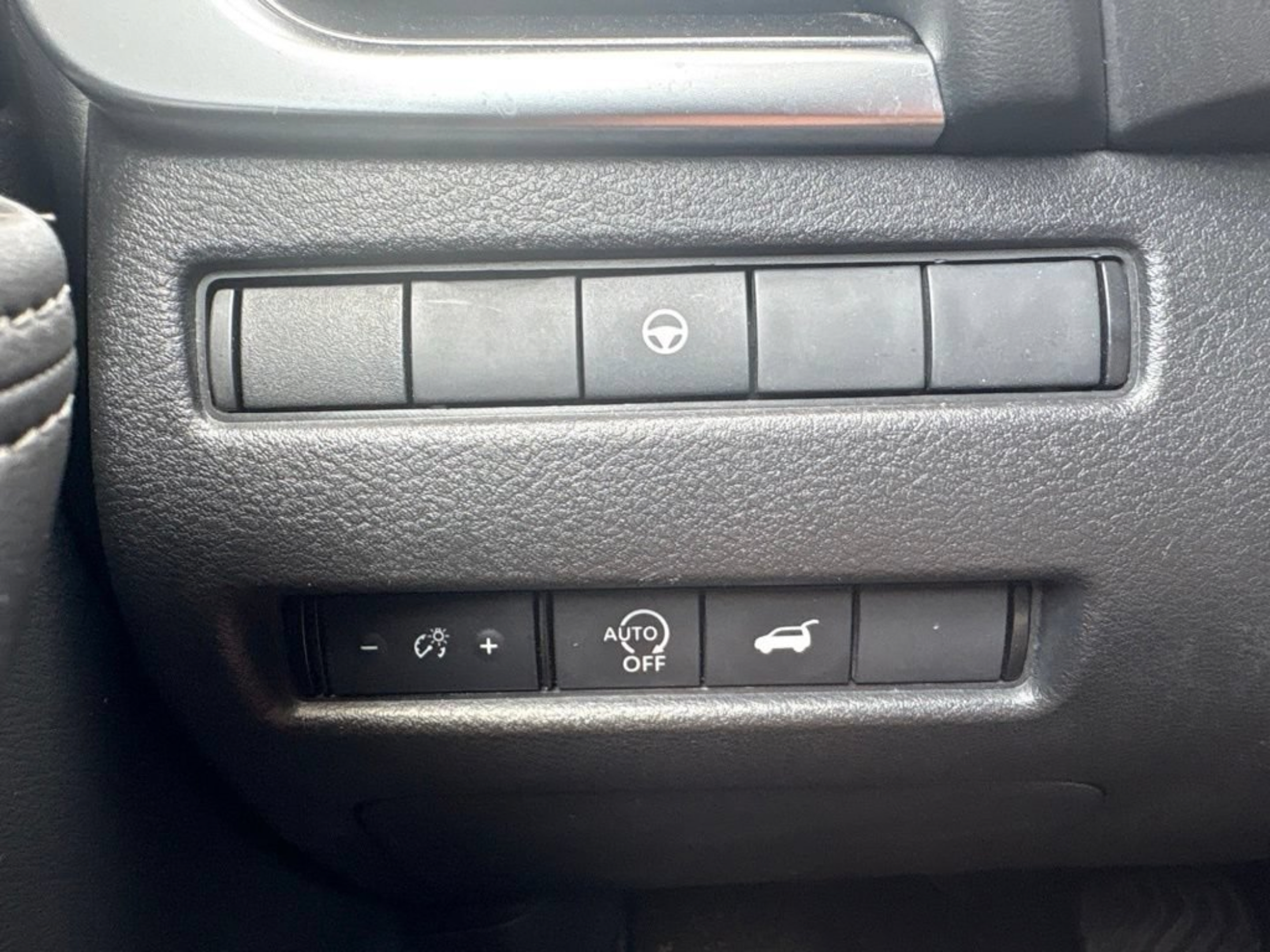 Used 2023 Nissan Rogue SV w/ SV Premium B Package FWD image 14