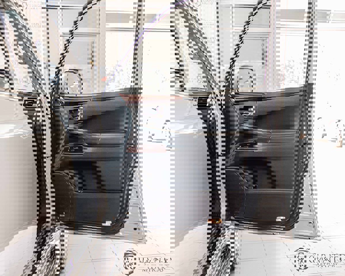 Used 2015 Lexus LX 570 4WD w/ Luxury Package image 44