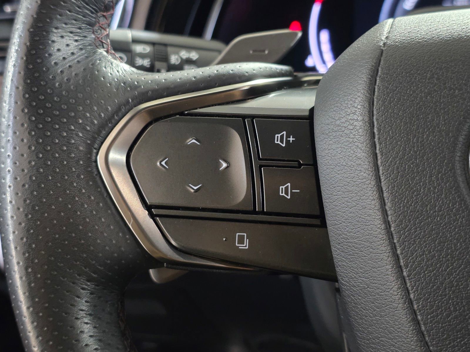 Used 2023 Lexus RX 500h F Sport w/ Accessory Package (Z1) AWD/4WD image 32