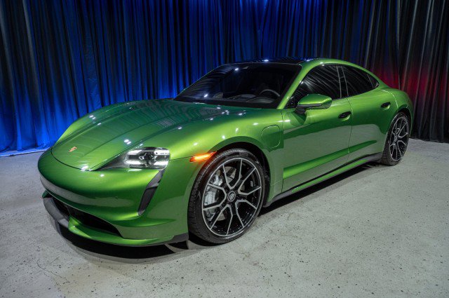 Used 2023 Porsche Taycan image 1