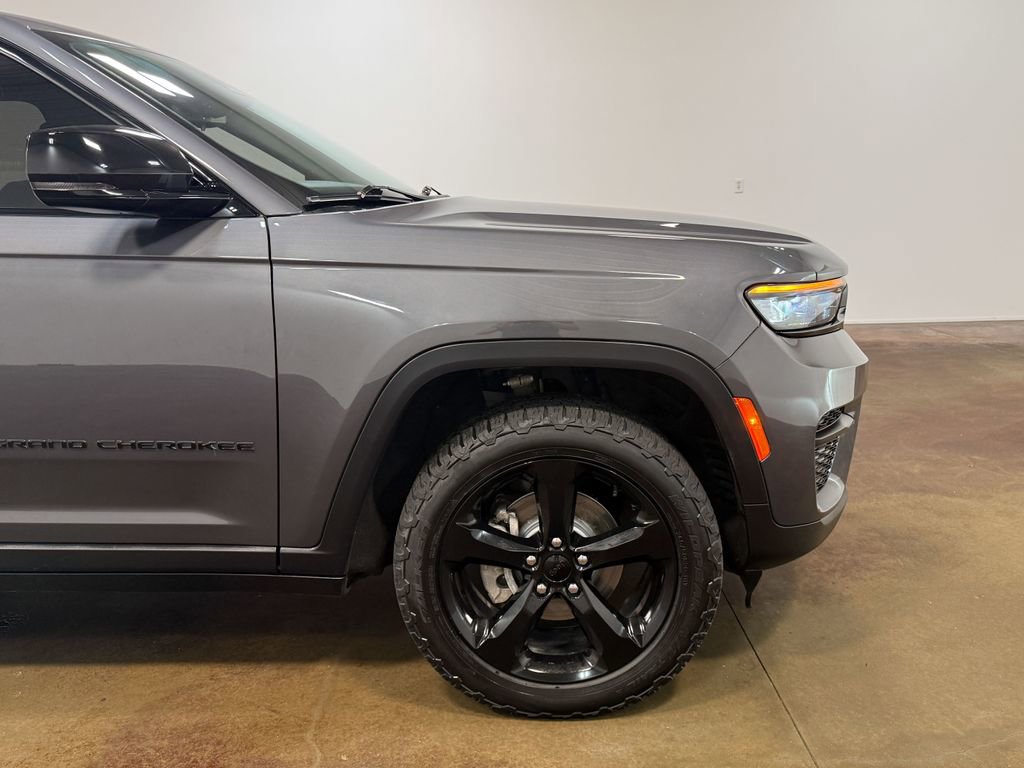 Used 2022 Jeep Grand Cherokee Altitude AWD/4WD image 31