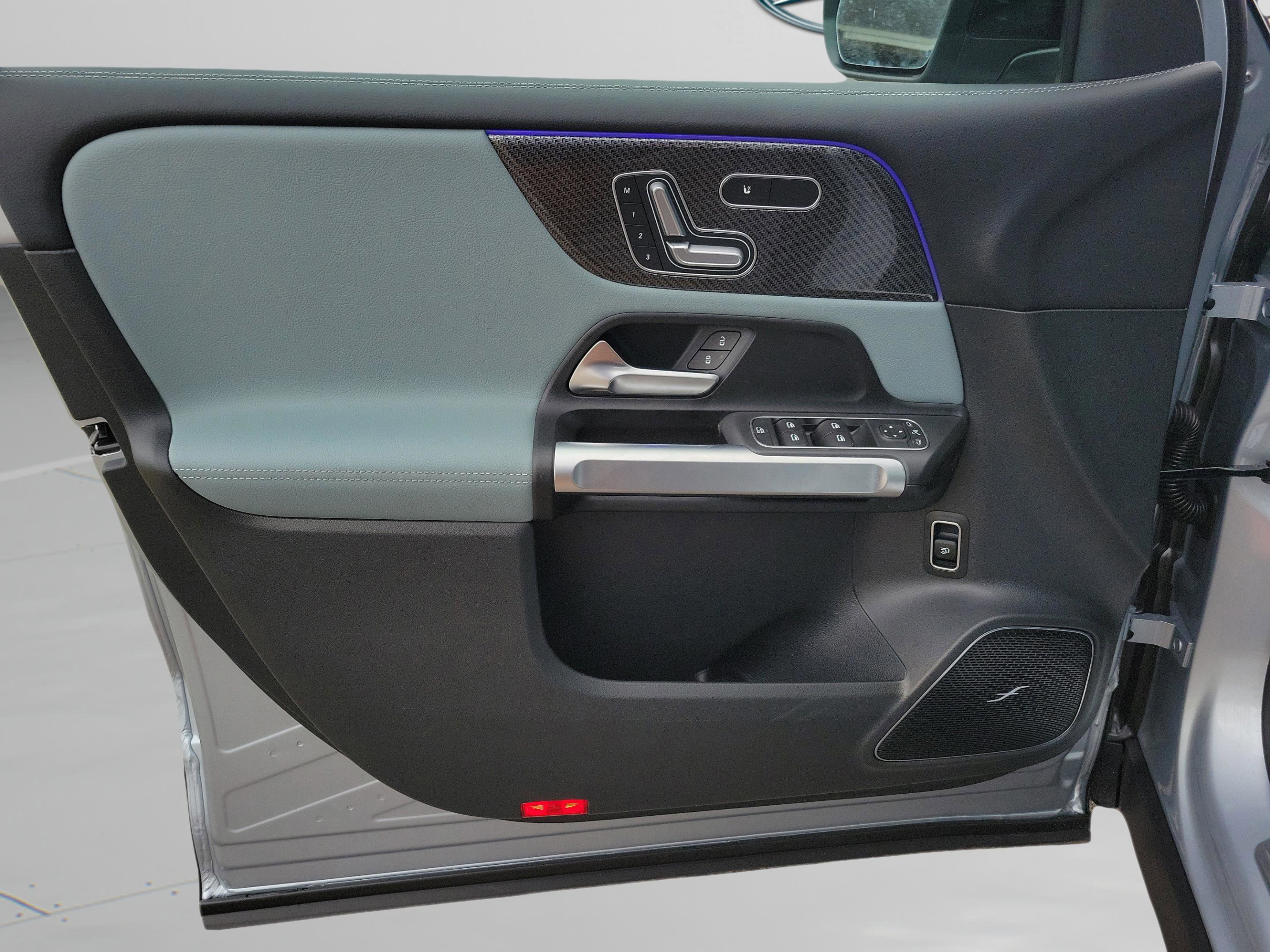 New 2026 Mercedes-Benz GLB 35 AMG 4MATIC image 28