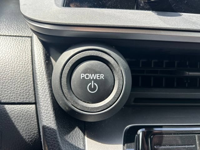 Used 2025 Toyota Prius LE FWD image 17