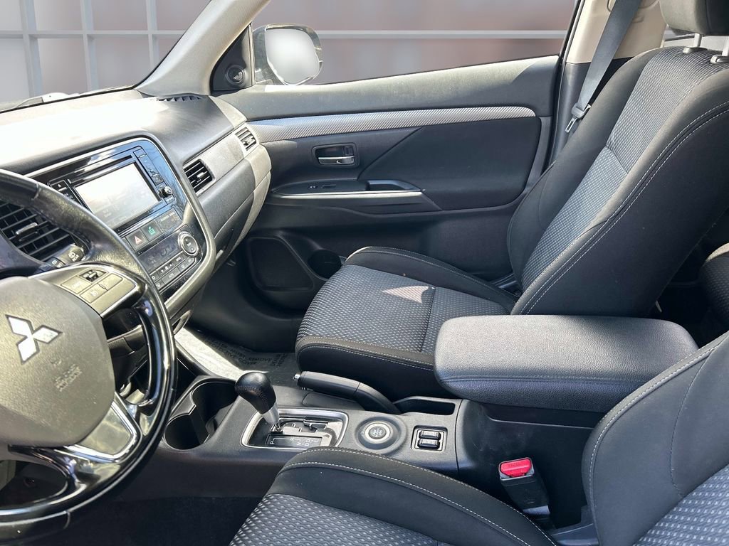 Used 2016 Mitsubishi Outlander AWD image 23